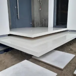 Stopnie lewitujące z betonu architektonicznego.