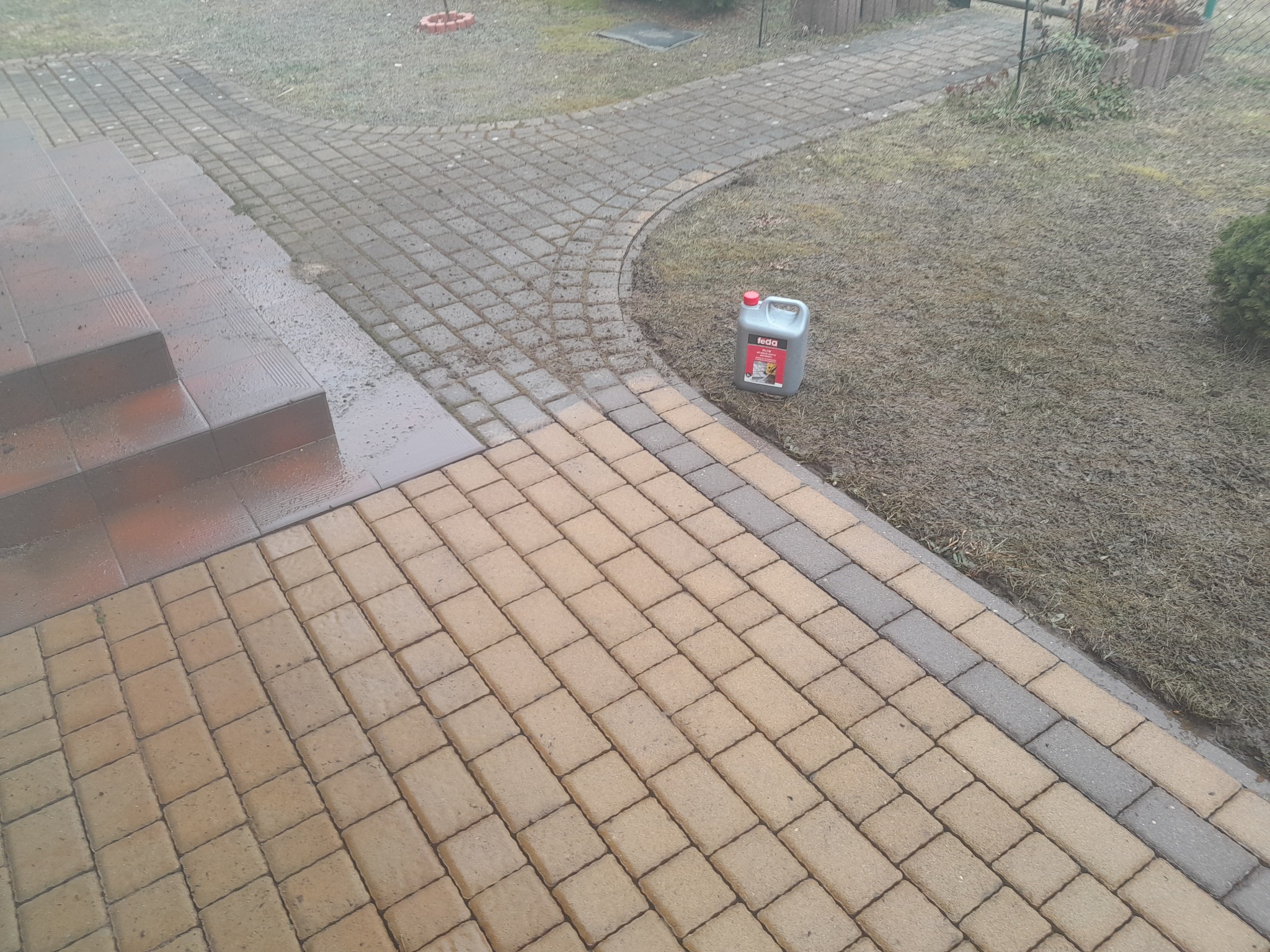 Usługa mycia kostki brukowej.