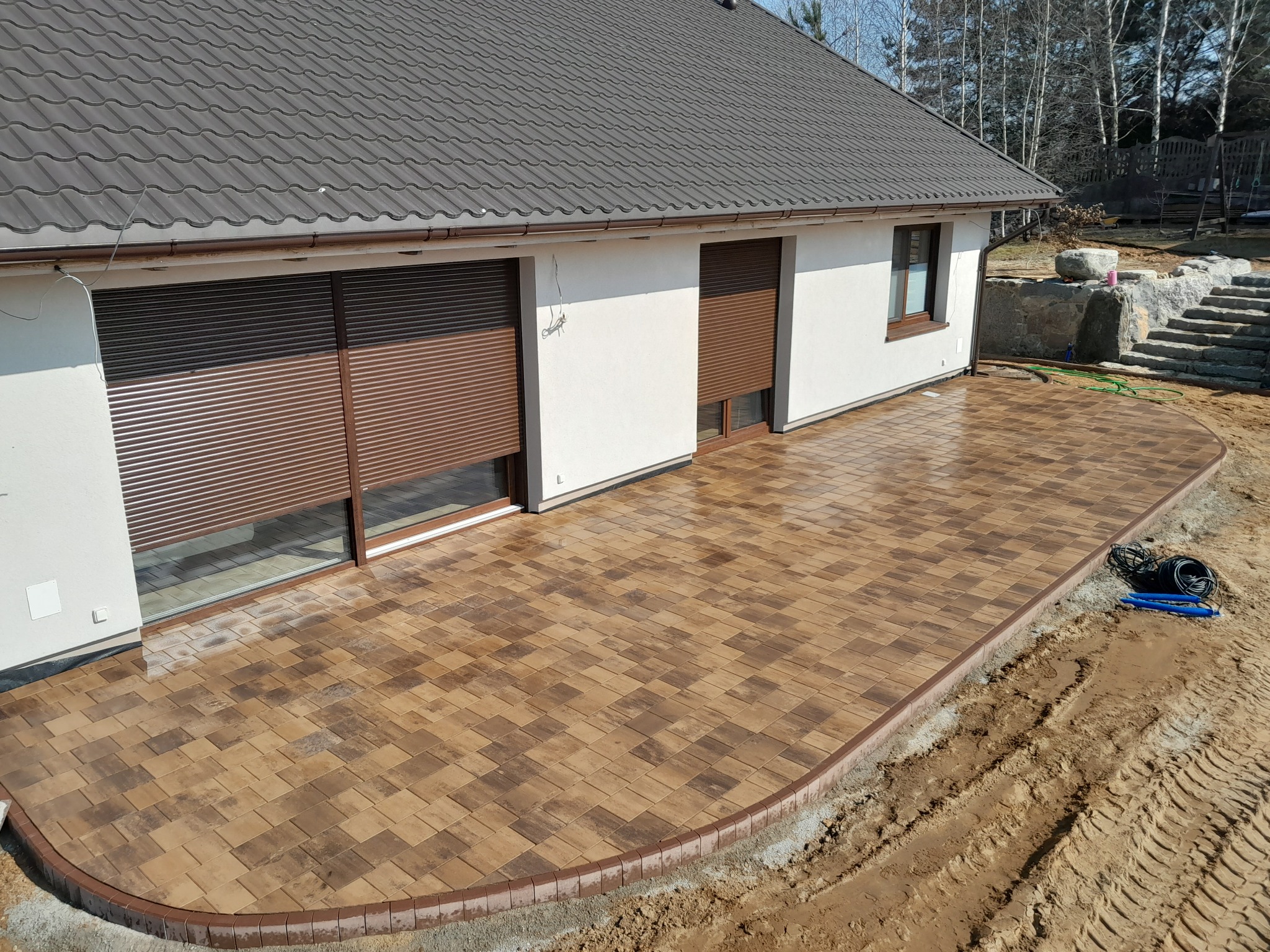 Taras wykonany z kostki Retnig.