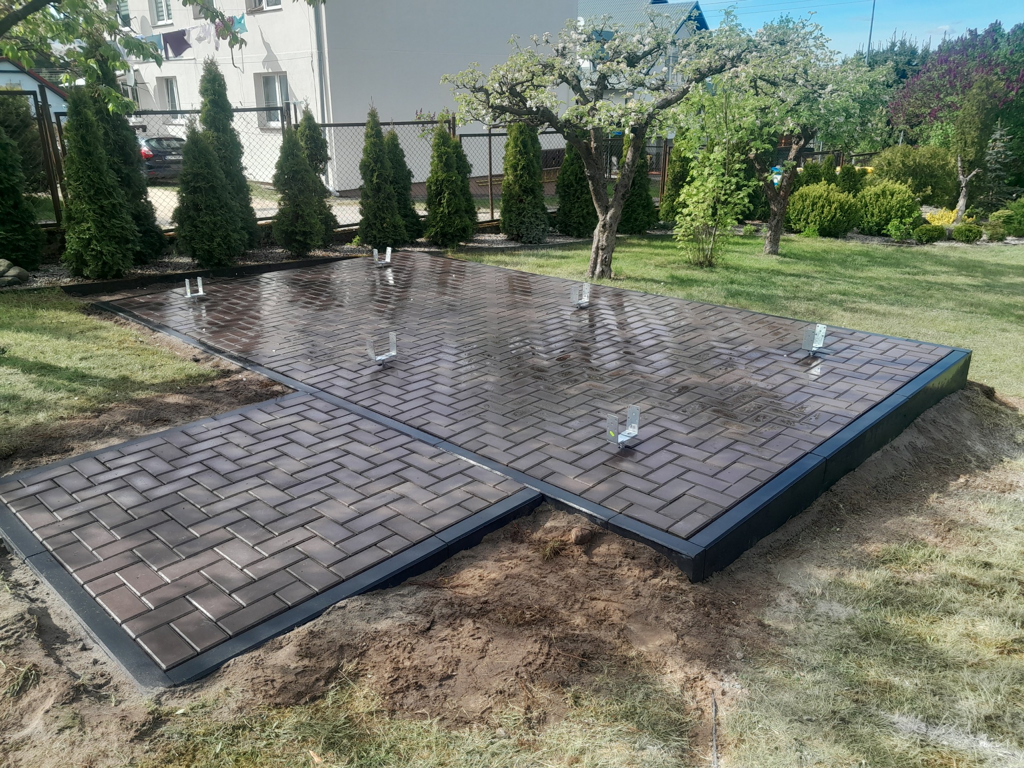 Podest pod drewniany domek dla dzieci.