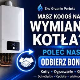 Perfekt Jarosław Zieliński - Nowoczesny biały kocioł gazowy z cyfrowym wyświetlaczem 55°C, zamontowany na szarej ścianie, z miedzianymi rurami. Nałożona grafika reklamowa z hasłem 'Wymiana kotła? Poleć nas, odbierz bonus'.