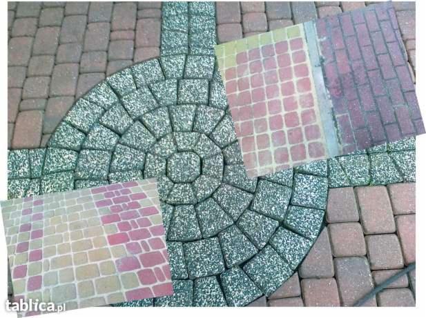 Kolorowa mozaika z kostki brukowej w Rybniku, prezentująca różne wzory i faktury. Widoczne fragmenty okrągłych i kwadratowych kompozycji, ułożone na zewnątrz.