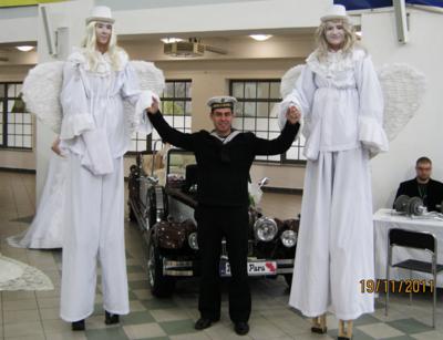 anioły, szczudlarze, ślub, wesele, bańki mydlane, płatki