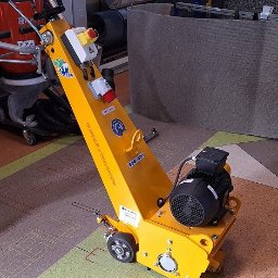 Frezarka do szlifowania bethonu zbiera 6 mm wierzchniej warstwy i pracuje 120 m2 / h