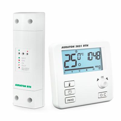 Biały, cyfrowy termostat Auraton 3021 RTH z wyświetlaną temperaturą 25 stopni Celsjusza i godziną 10:48, obok moduł sterujący z diodami LED, na białym tle.