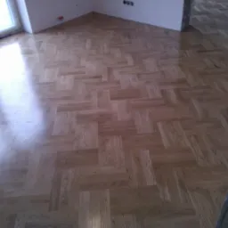 cyklinowanie układanie podłogi drewnianej