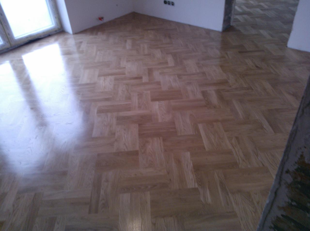 cyklinowanie układanie podłogi drewnianej