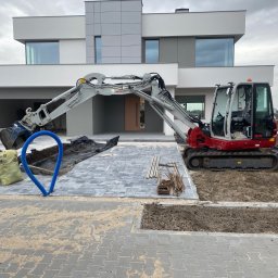 Układanie kostki brukowej Adampol 1