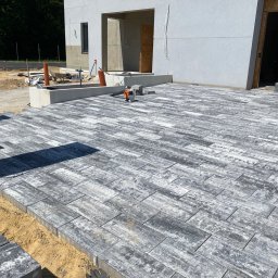 Układanie kostki brukowej Adampol 4