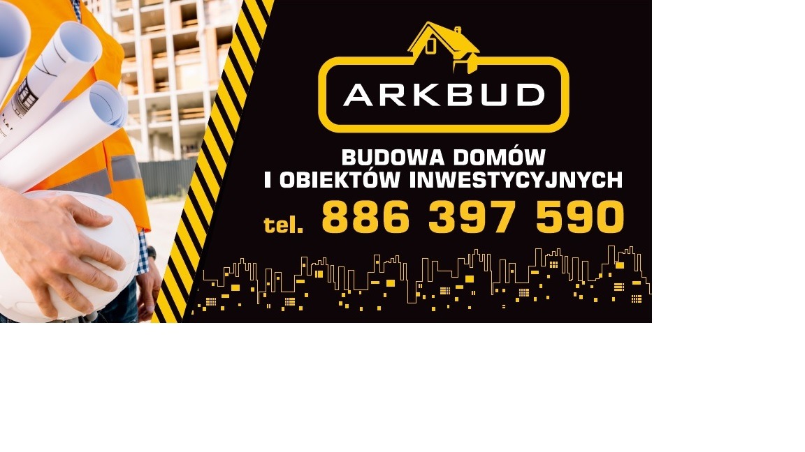 Mężczyzna w kamizelce odblaskowej trzymający kask i zwinięte plany budowlane na tle budowy i logo firmy ARKBUD oferującej budowę domów i obiektów inwestycyjnych.