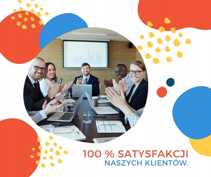 Zespół uśmiechniętych specjalistów przy stole konferencyjnym, klaszczący w dłonie, z laptopami i ekranem prezentacyjnym w tle, symbolizujący zadowolenie klientów.
