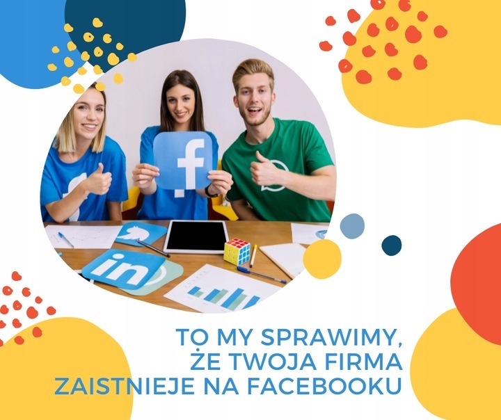 Zespół trzech osób prezentuje ikony Facebooka i LinkedIn, tablet, wykresy i kostkę Rubika na biurku w jasnym, nowoczesnym otoczeniu, z hasłem reklamowym o obecności firmy na Facebooku.