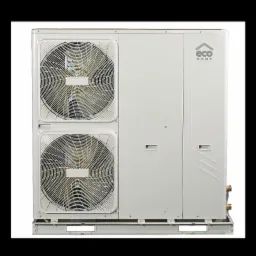 Biała, dwuwentylatorowa zewnętrzna jednostka klimatyzacyjna z logo Eco Home, zamontowana na szarej metalowej podstawie, widoczne miedziane złączki.