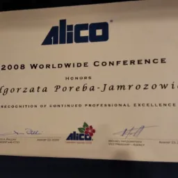 Certyfikat firmy Alico z 2008 roku dla Małgorzaty Poreby-Jamrozowicz za profesjonalizm, podpisany przez Joyce A. Phillips i Michael Hatzidimitriou.