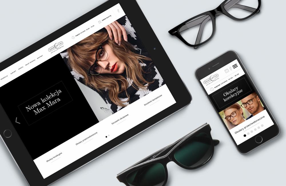 Prezentacja strony internetowej salonu optycznego na tablecie i smartfonie, obok leżą okulary korekcyjne i przeciwsłoneczne.