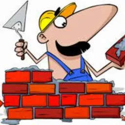 Karykatura murarza w żółtym kasku, trzymającego kielnię i czerwoną cegłę z zaprawą, w trakcie wznoszenia muru z czerwonych cegieł.