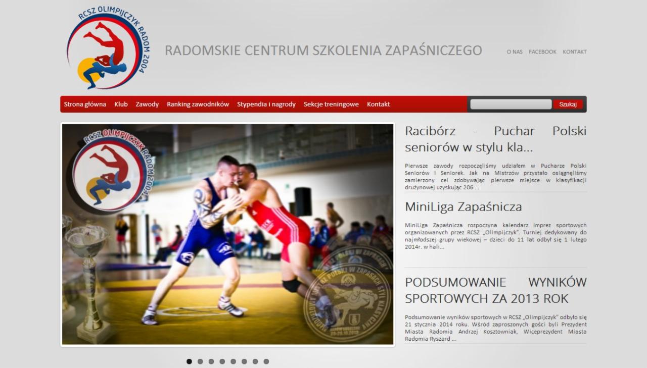 Strona internetowa Radomskiego Centrum Szkolenia Zapaśniczego z widocznym logo, zdjęciem zapaśników w akcji i informacjami o zawodach.