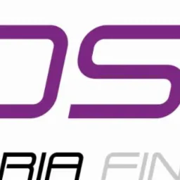 Logo firmy HOSSA Kancelaria Finansowa z fioletowym napisem i szarym znakiem graficznym. Tekst Kancelaria Finansowa w kolorze czarnym i szarym.