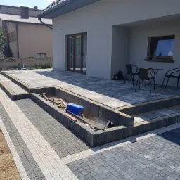 układanie palisad oraz tarasów
