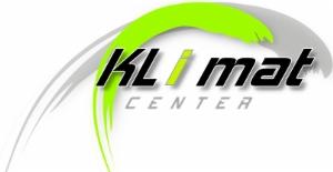 Logo firmy Klimat Center z zielonym akcentem w nazwie i dynamicznym, zielono-szarym tłem przypominającym ruch powietrza.