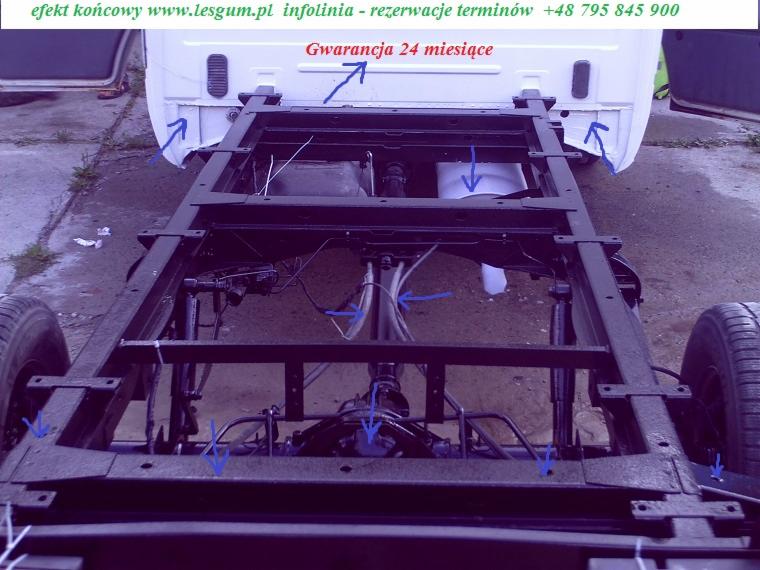 Podwozie samochodu po piaskowaniu i malowaniu proszkowym na czarno. Widoczne elementy zawieszenia i instalacji. Gwarancja 24 miesiące.