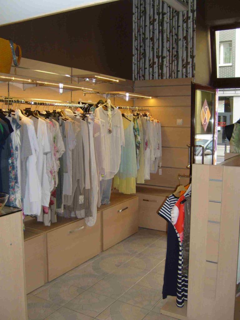 Odstąpię sklep odzieżowy w W-wa Śródmieście 22+8m2