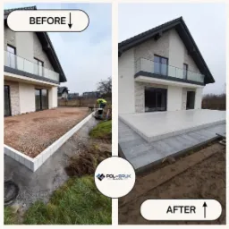 Zdjęcie typu 'przed i po' prezentujące taras: po lewej przygotowany teren z podsypką, po prawej ułożona jasna nawierzchnia tarasu przy nowoczesnym domu.