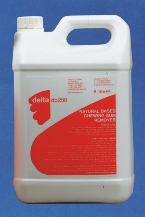 Biały, plastikowy kanister 5-litrowy z napisem Delta DP 200 1 L, przeznaczony do usuwania gum do żucia na bazie naturalnej, na tle niebieskim.