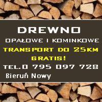 Ułożone szczapy drewna opałowego, otaczające reklamę z informacją o transporcie gratis do 25km i numerem telefonu, Bieruń Nowy.