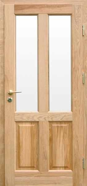 Drewniane drzwi wewnętrzne z przeszkleniami, wykonane z jasnego drewna dębowego, z widoczną fakturą słojów, wyposażone w złoty klamkę i zamek.