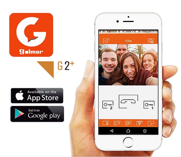 Ekran smartfona prezentujący interfejs aplikacji do zdalnego zarządzania systemem komunikacji z wideo podglądem, z widocznym podglądem z kamery i ikonami sterowania.