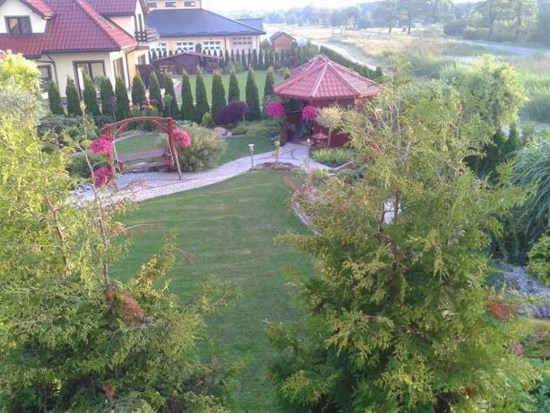 ogród z altanka i ławeczka/ infrastruktura rekreacyjna Koszalin