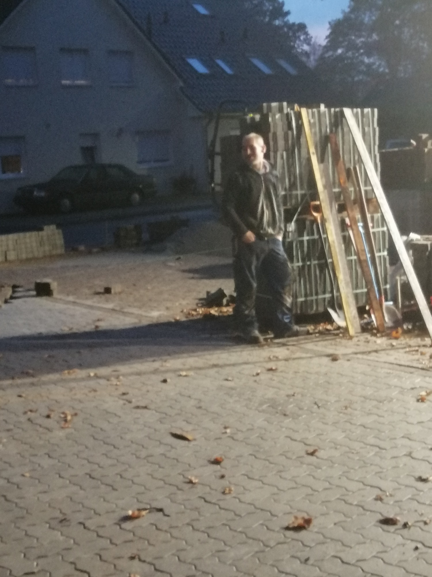 a to ja na tle kostki planetowanej