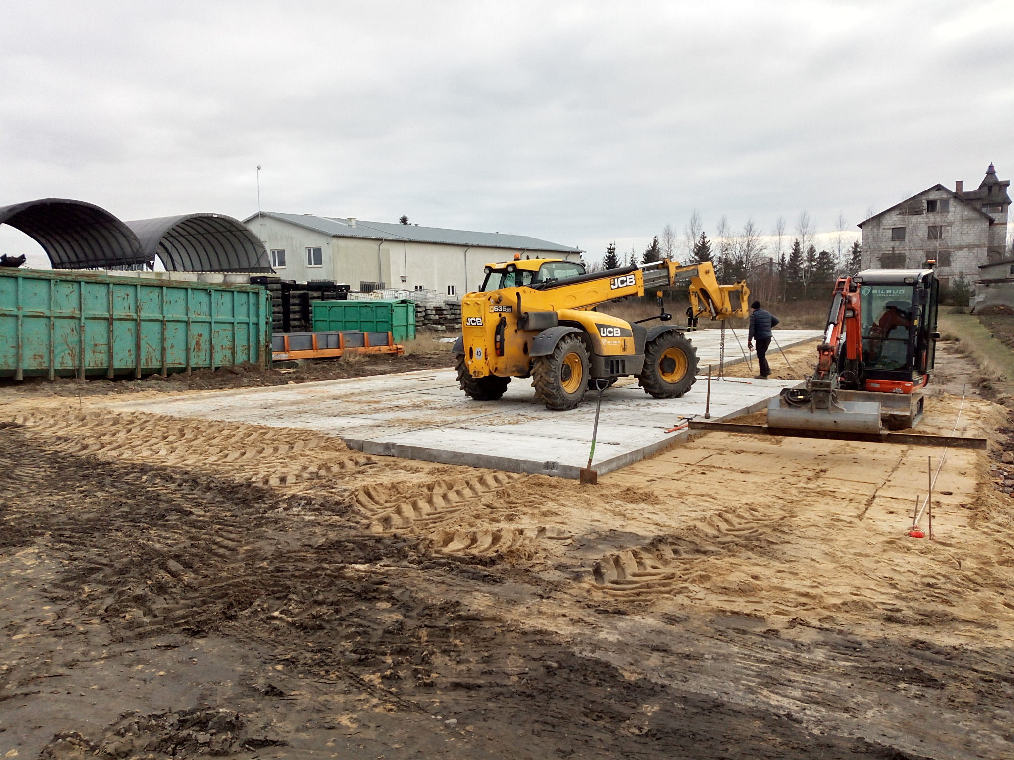 Budowa placów manewrowych