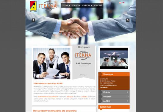 Strona internetowa firmy ITEKNA z motywem współpracy: uścisk dłoni, zespół w biurze, oferty pracy PHP Developer, dane kontaktowe do oddziałów w miastach.