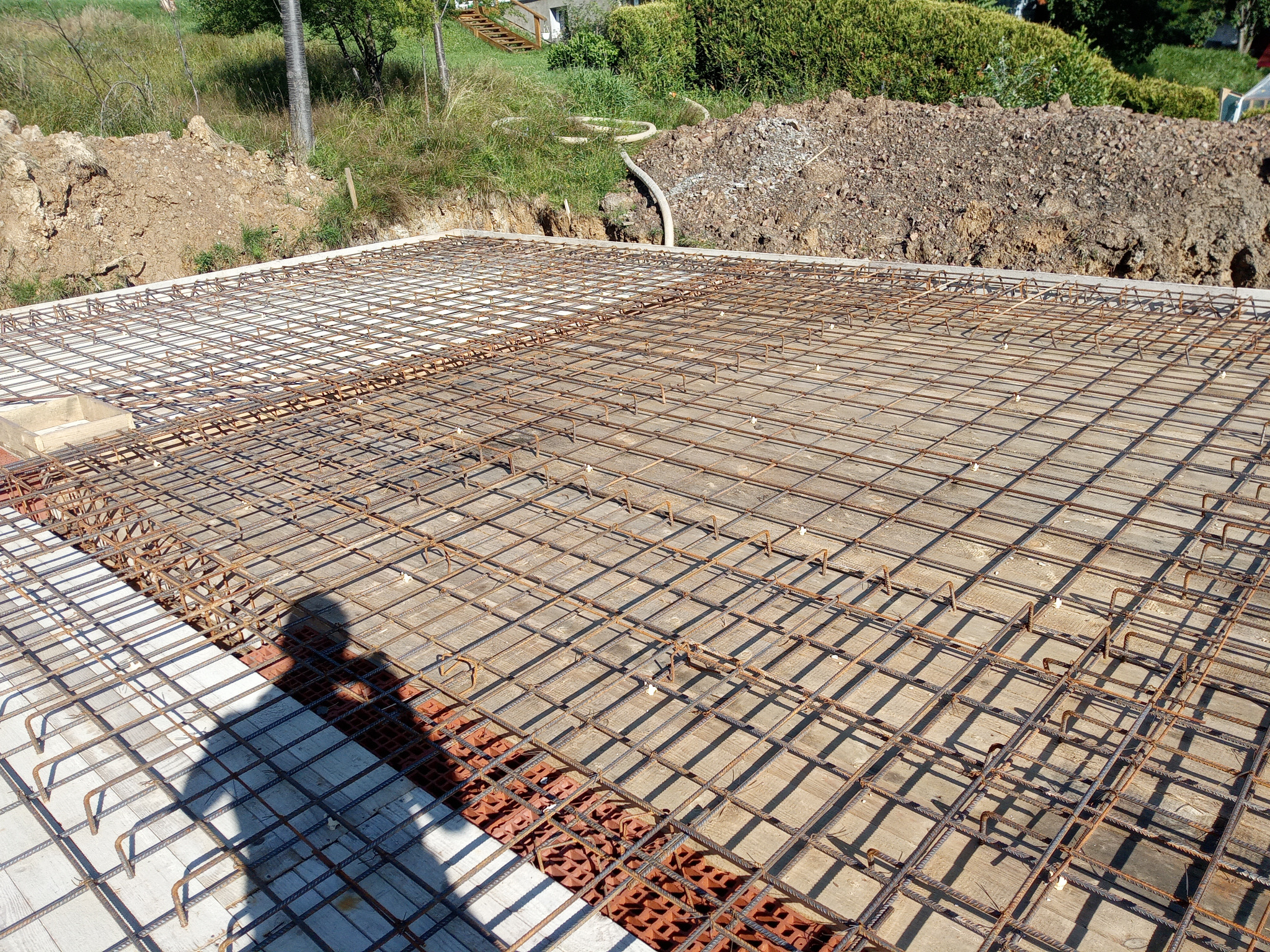 strop żelbet na etapie zbrojenia