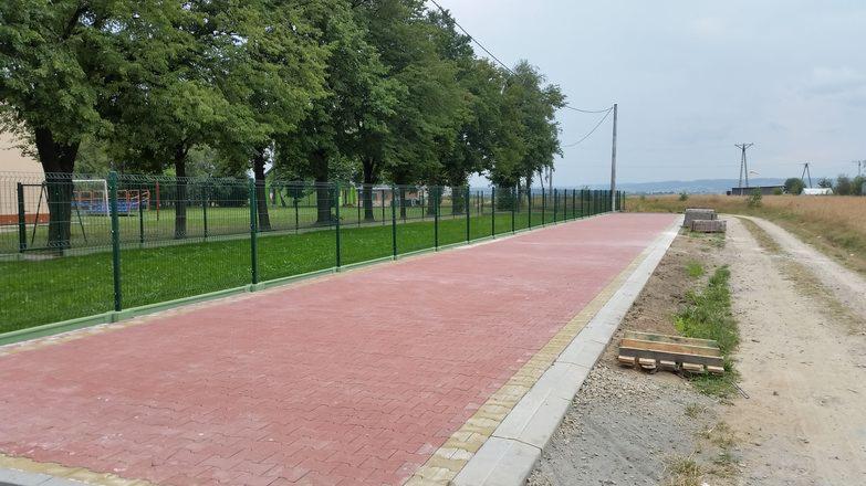 Maszynowe układanie kostki brukowej, parkingi