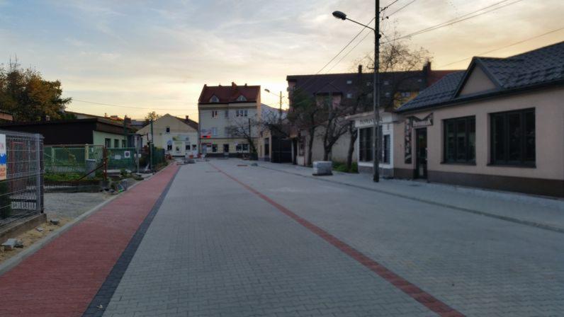 Maszynowe układanie kostki brukowej, drogi