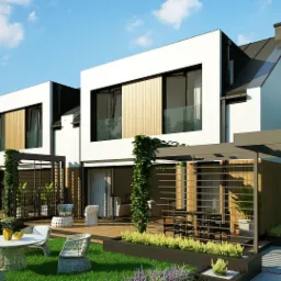 Wizualizacja nowoczesnego domu modułowego z białymi ścianami, dużymi oknami z drewnianymi panelami, tarasem i pergolą porośniętą zielenią, otoczonego zadbanym ogrodem z meblami ogrodowymi.