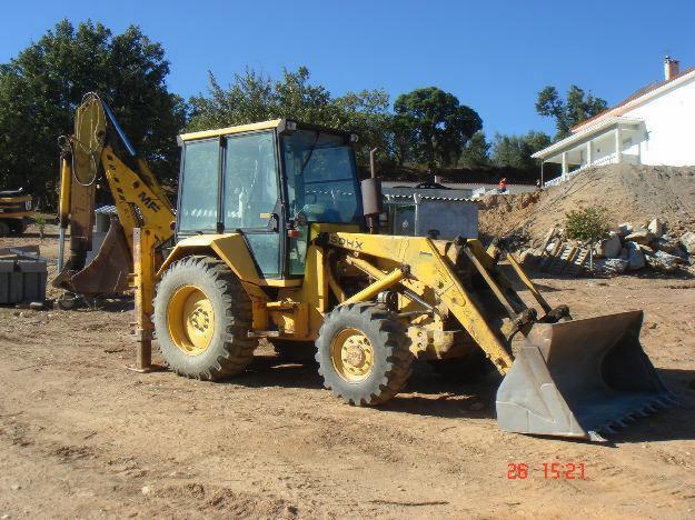 Wynajem koparko-ładowarki wraz z operatorem