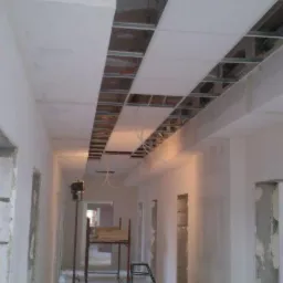 Gładź, malowanie, zabudowa G-K, sufit podwieszany.