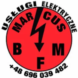 Okrągłe logo firmy z czerwoną tarczą, napisem 'USŁUGI ELEKTRYCZNE' wokół, symbolem błyskawicy i inicjałami BMF oraz numerem telefonu.