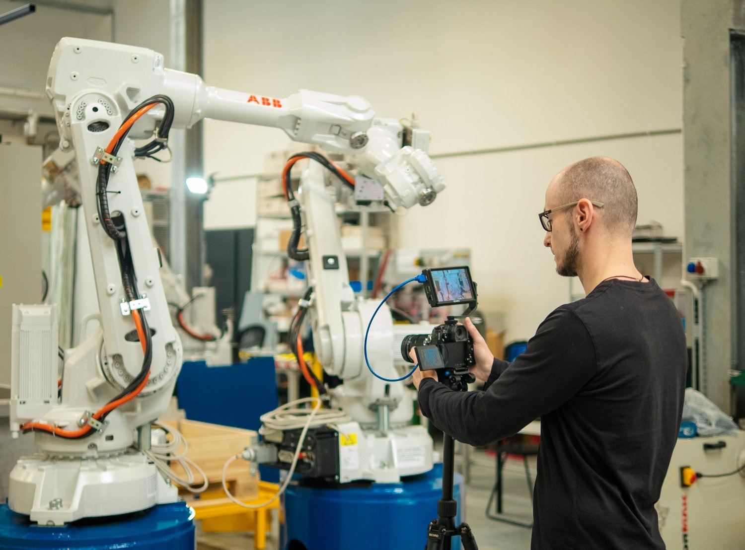 Podczas kręcenia ujęć dla firmy produkcyjnej