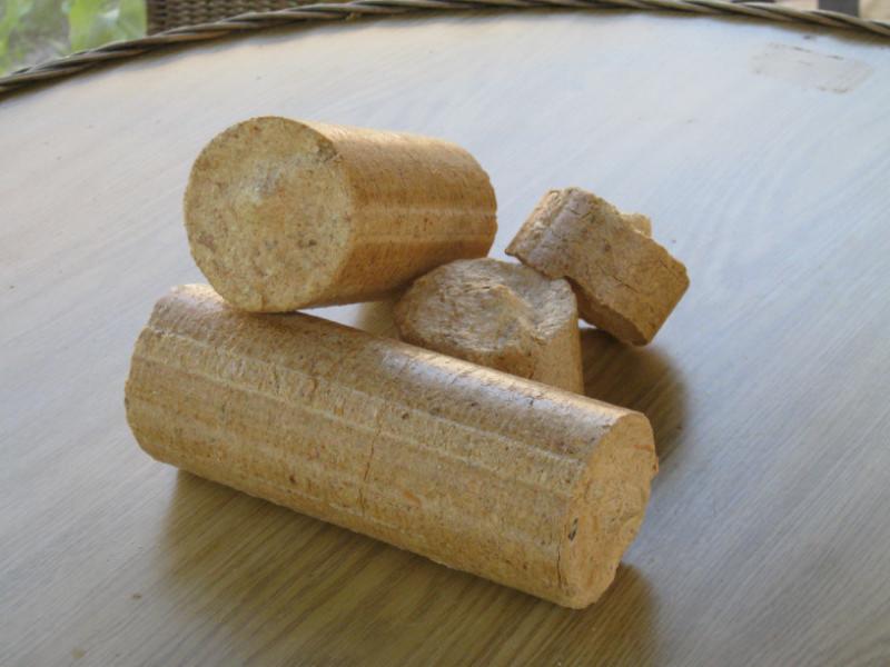 sprzedam brykiet drzewny w formie walca!