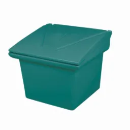 Pojemnik z tworzywa sztucznego w kolorze turkusowym z ukośną pokrywą, przeznaczony do przechowywania piasku lub soli.