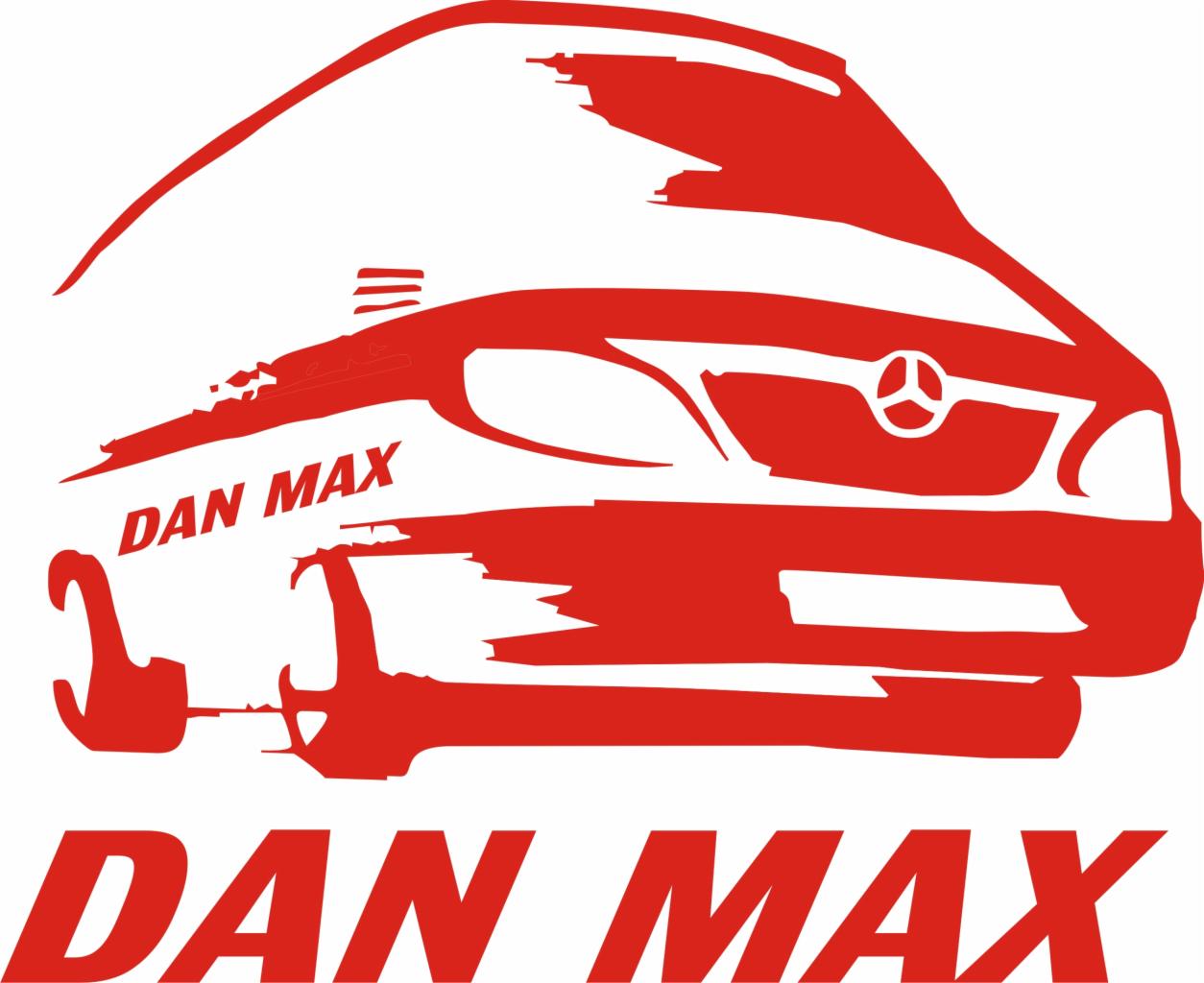 Czerwony graficzny rysunek samochodu marki Mercedes z napisem 'DAN MAX' na boku i pod spodem.