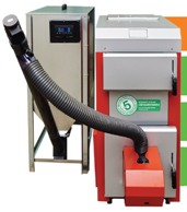 Dwa kotły: srebrny z czarnym wyświetlaczem i podajnikiem oraz czerwono-srebrny z naklejką '5 lat gwarancji', połączone czarnym, karbowanym przewodem.