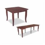 Kwadratowy stół z ciemnego drewna z giętymi nogami oraz pasująca ławka, ustawione na białym tle.