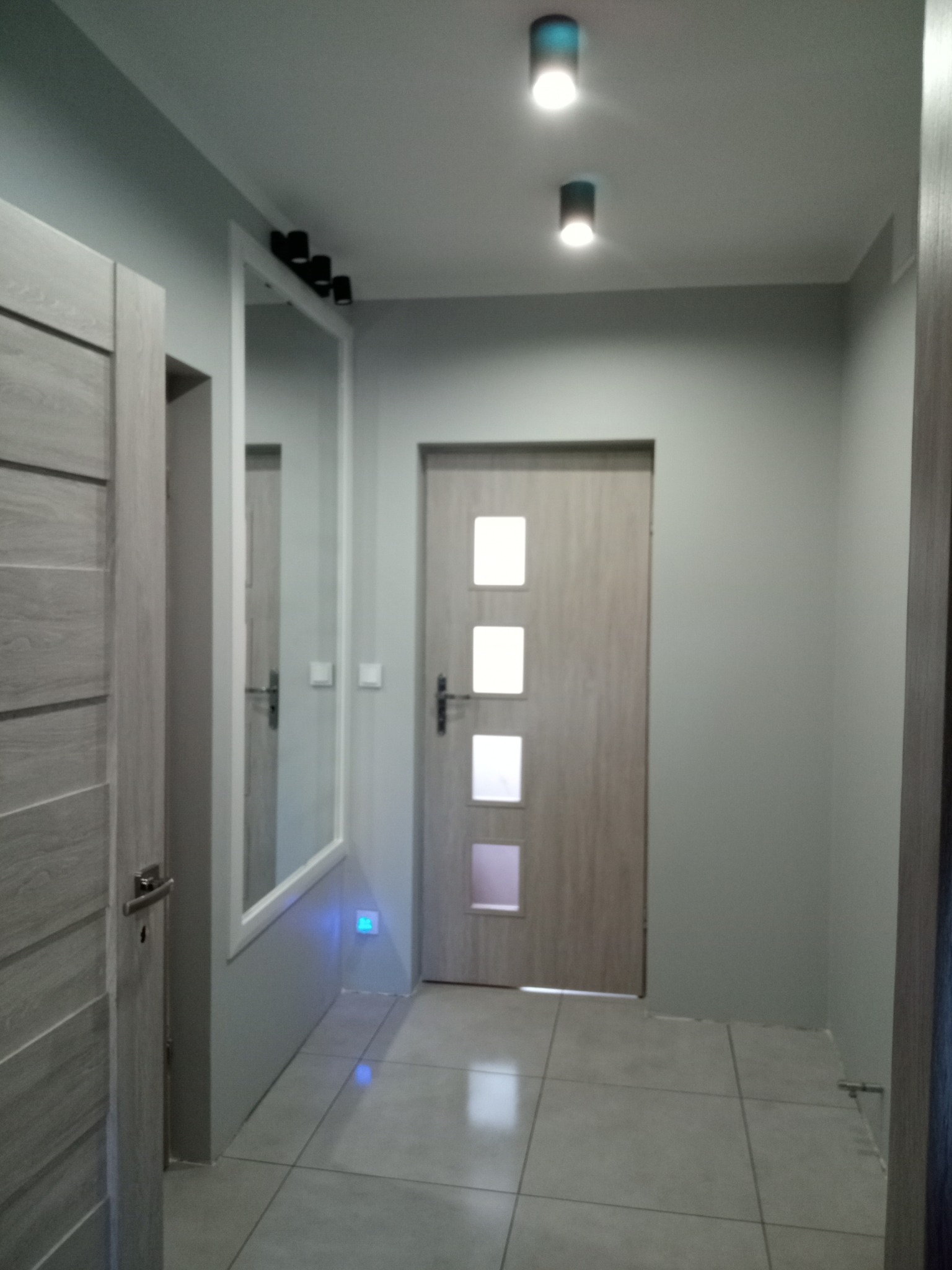 Przedpokój wyremontowany po podpaleniu