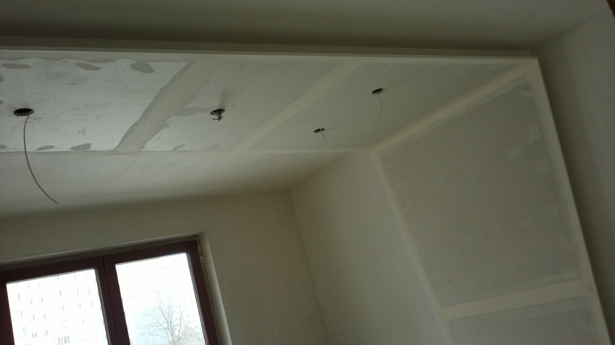 Wykończenie sypialni , surowa zabudowa z oświetleniem. Kolejny etap.